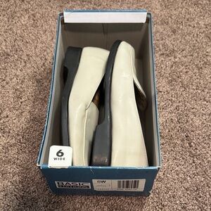 Basic Editions Off-White and Black Loafers